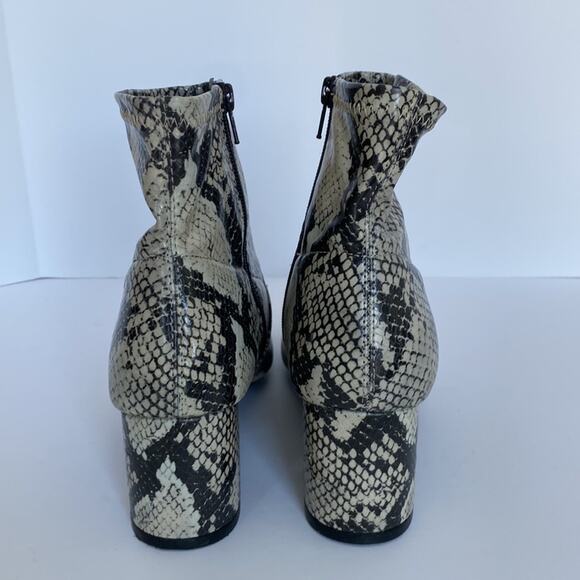 Womens 9 booties Memory Foam Fall ankle boots Stretch Boho Snake Time and Tru - Picture 4 of 15